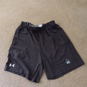 men’s medium Under Armour Grey Shorts